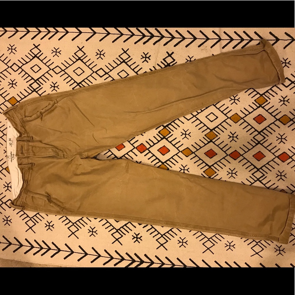 A&F Men’s khaki pants